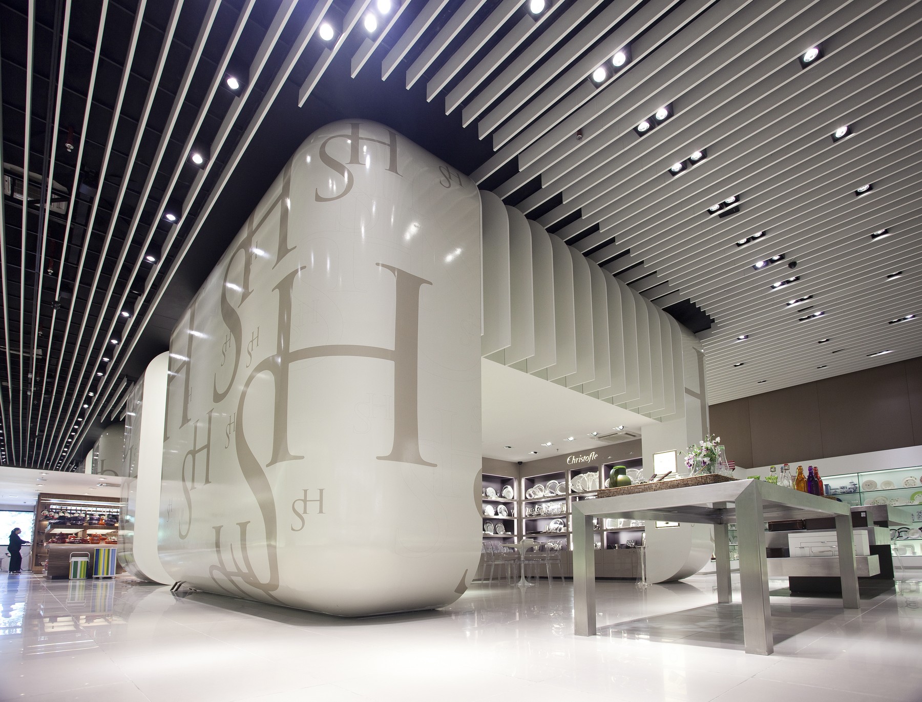 ESPAÇO SANTA HELENA — Arquitetura de interiores · Varejo